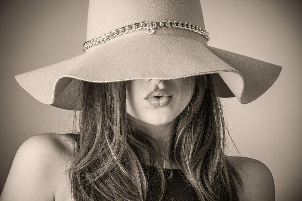 girl in large hat
